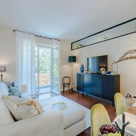 Seaside Apartment In The Heart Of Viareggio Apartment *