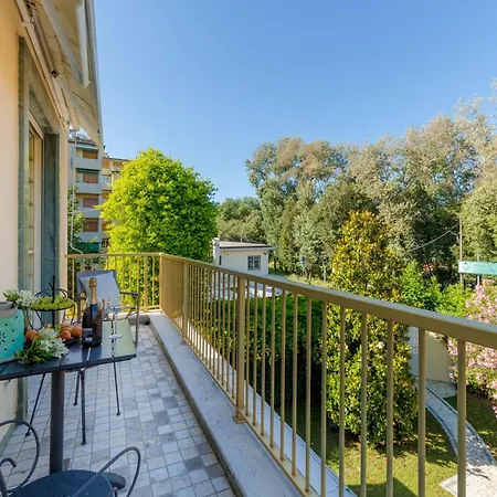 Seaside Apartment In The Heart Of Viareggio * Viareggio