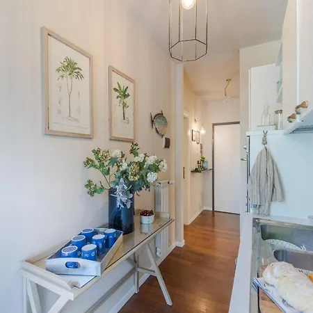 Seaside Apartment In The Heart Of Viareggio Apartment